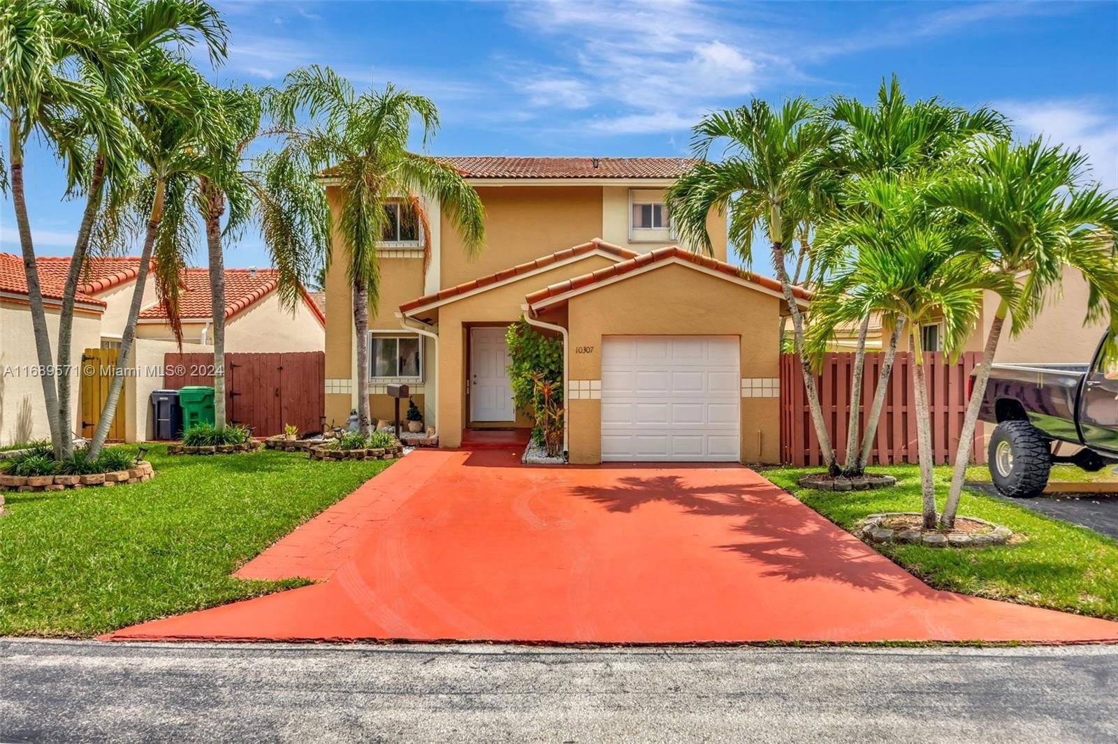 Real estate property located at 10307 156th Ct, Miami-Dade, LAKESIDE AT THE HAMMOCKS, Miami, FL