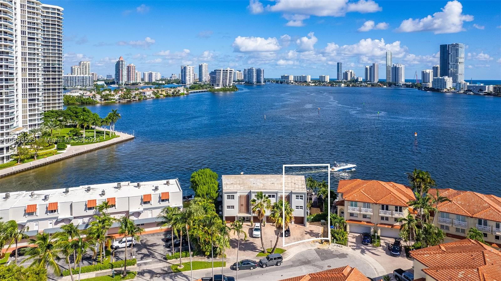 Real estate property located at 3929 171st St D, Miami-Dade, VILLAS ON THE BAY CONDO, North Miami Beach, FL