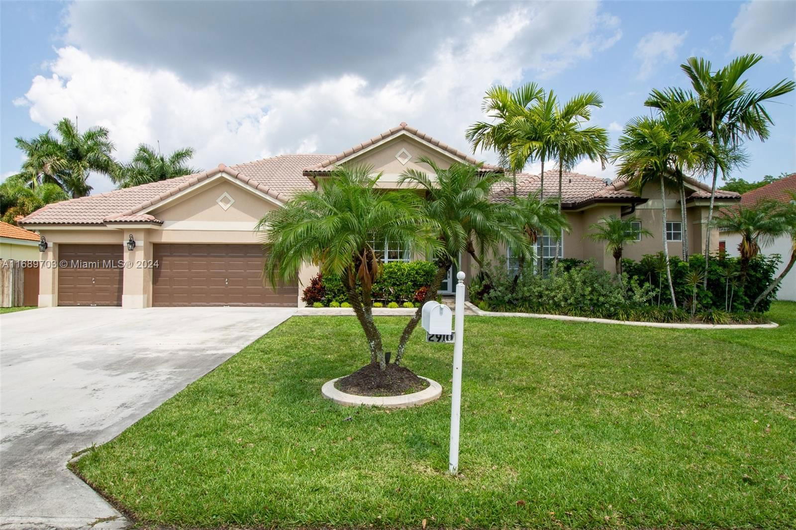 Real estate property located at 2910 Fairways Dr, Miami-Dade, FAIRWAYS AT KEYS GATE, Homestead, FL