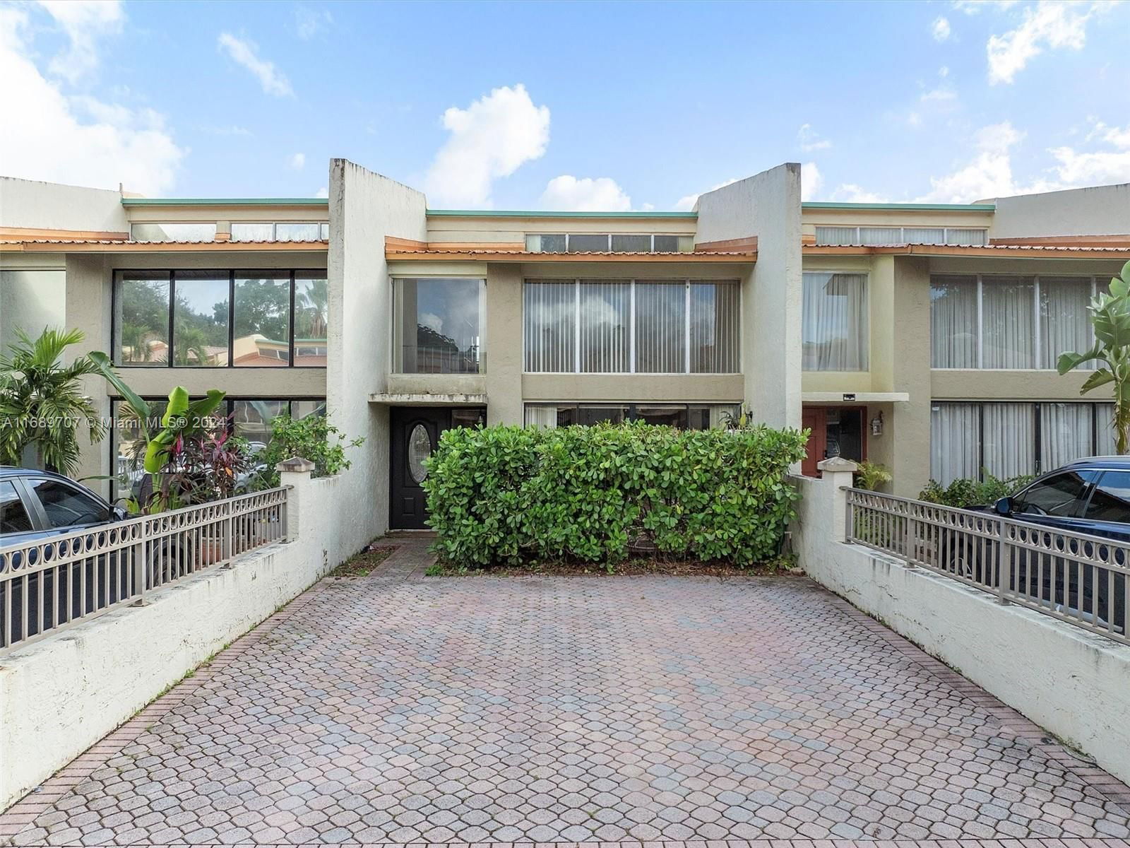 Real estate property located at 741 Coco Plum Cir #5, Broward, MAJESTIC VIEW CONDO, Plantation, FL