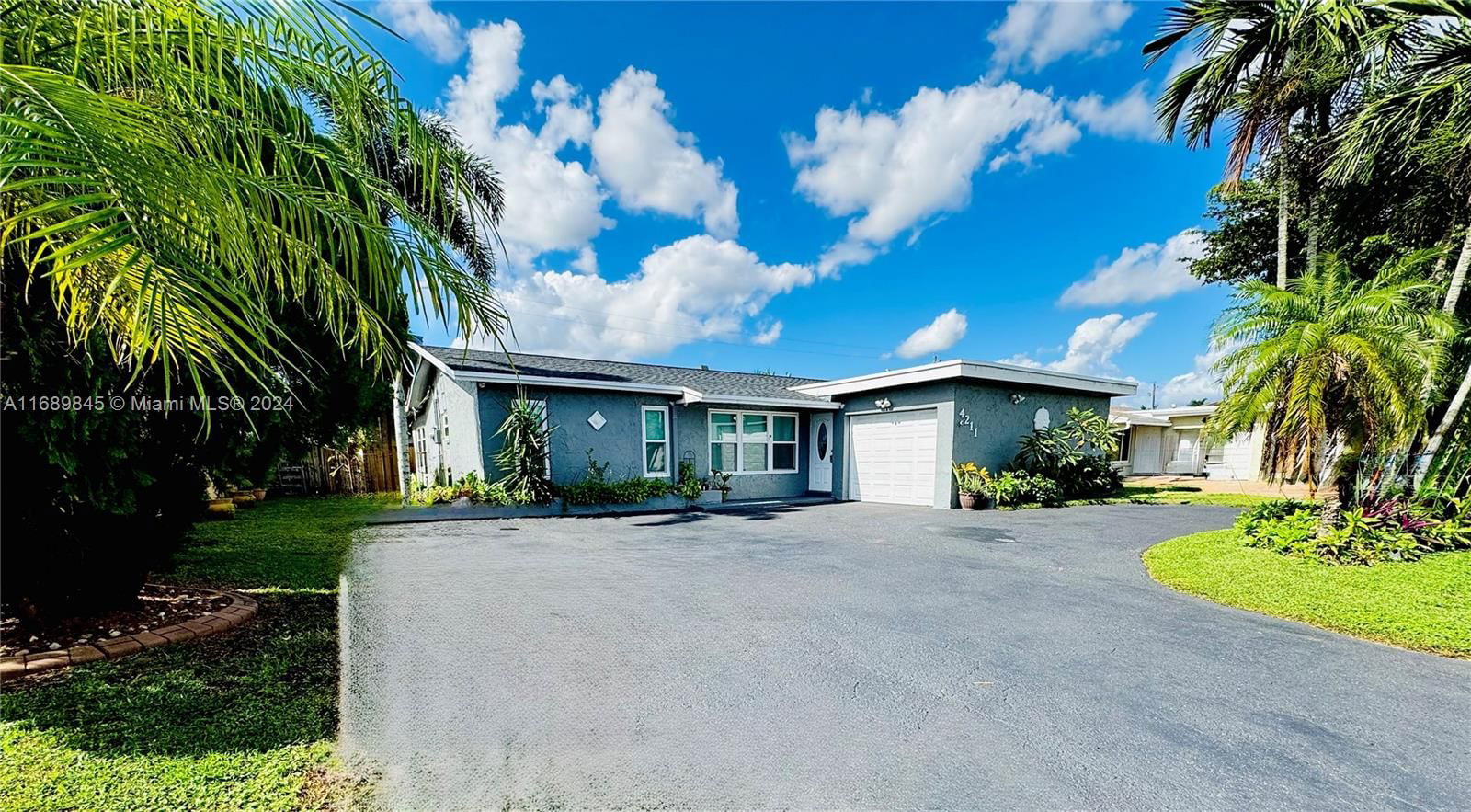 Real estate property located at 4211 113th Ave, Broward, SUNRISE GOLF VLG SEC 24, Sunrise, FL