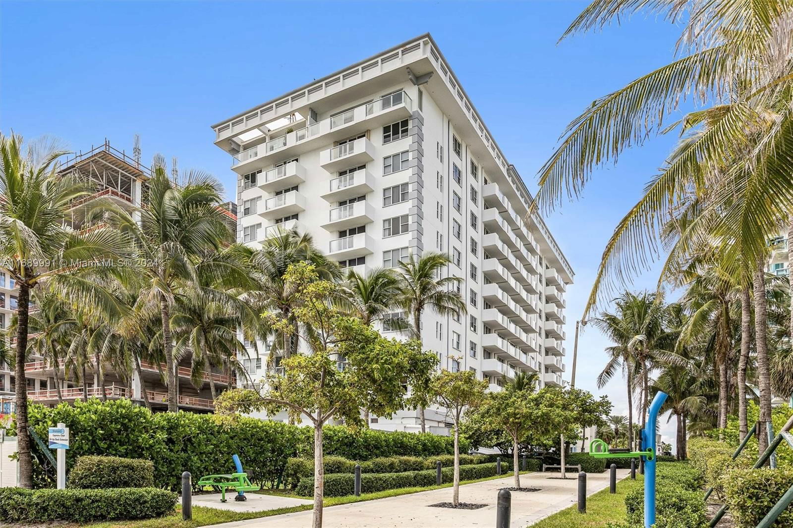 Real estate property located at 9195 Collins Ave #911, Miami-Dade, CARLISLE ON THE OCEAN CON, Surfside, FL