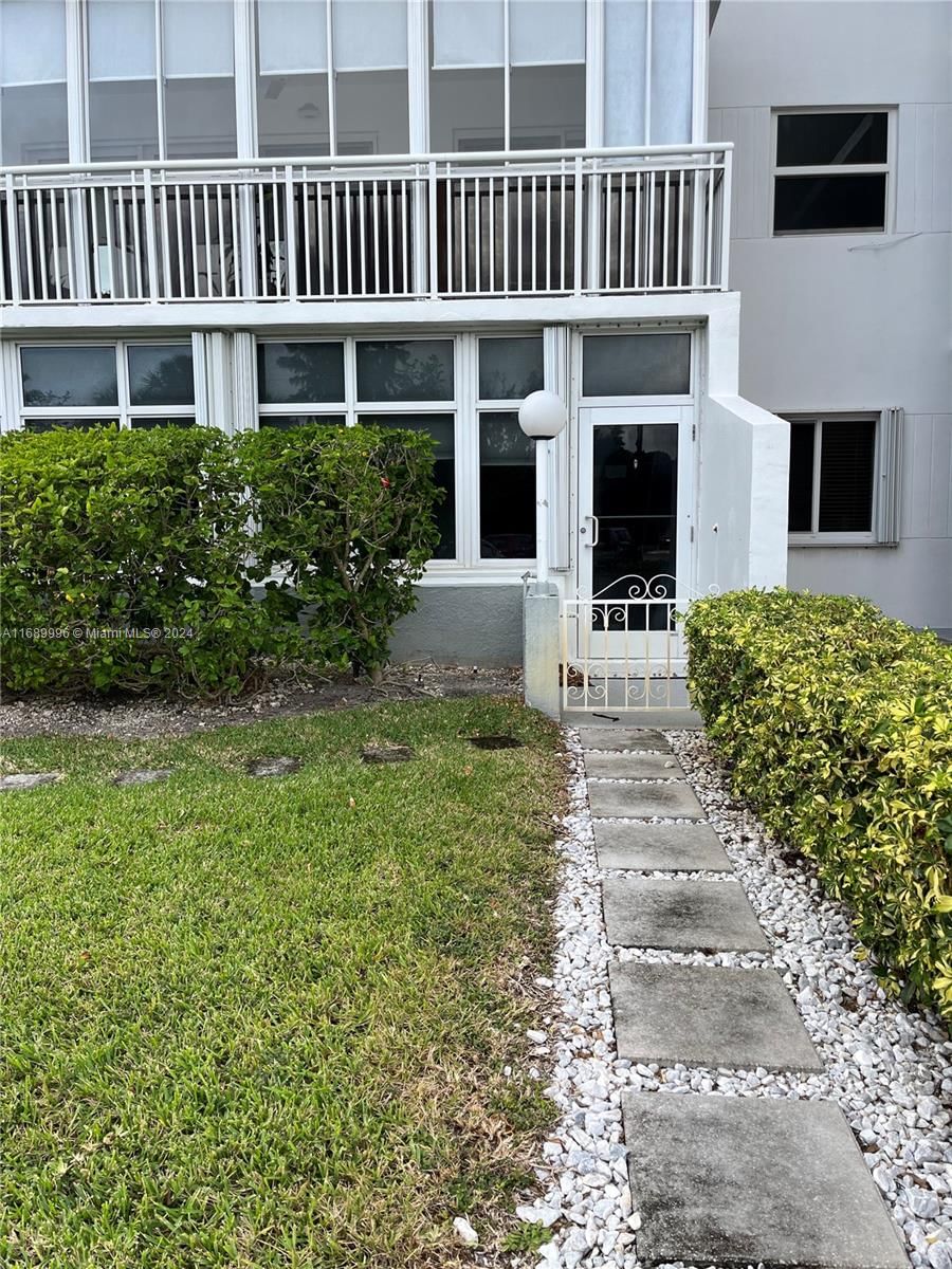 Real estate property located at 3800 Hillcrest Dr #102, Broward, HILLCREST EAST NO 25 COND, Hollywood, FL