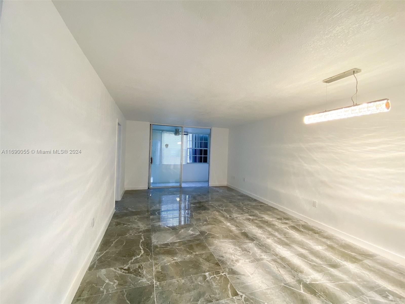 Real estate property located at 2871 Sunrise Lakes Dr #101, Broward, SUNRISE LAKES 15 CONDO, Sunrise, FL