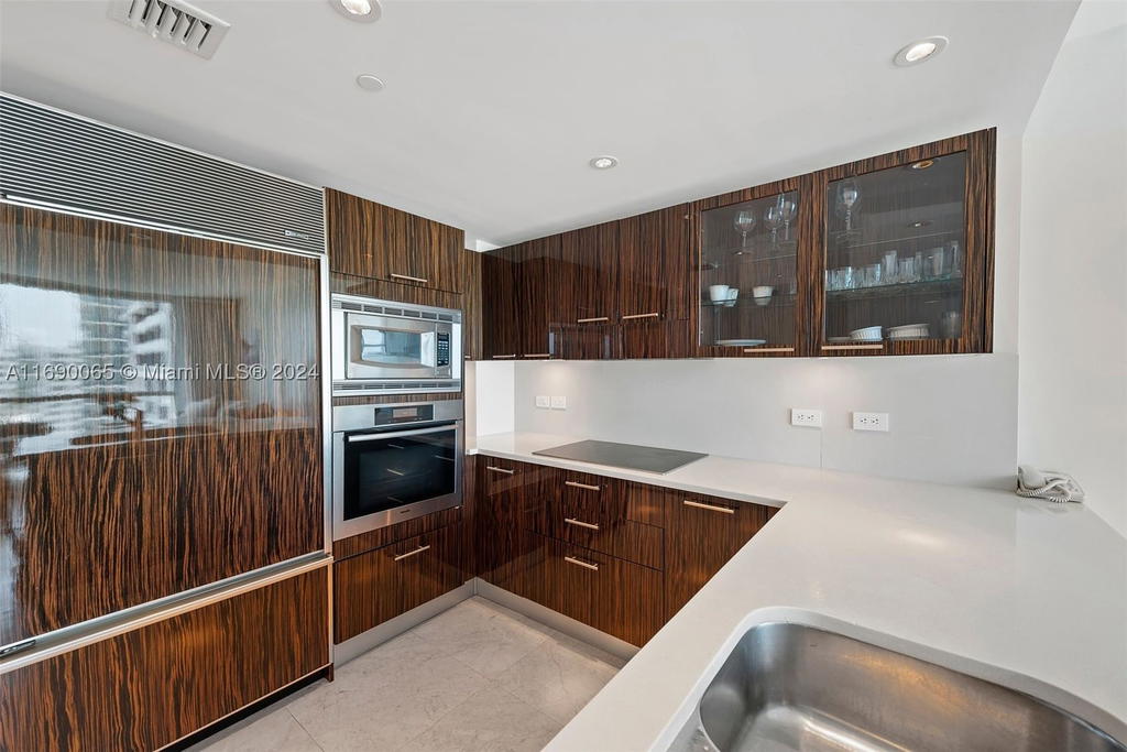 Real estate property located at 6801 Collins Ave #1203, Miami-dade, Central Carillon Beach Co, Miami Beach, FL