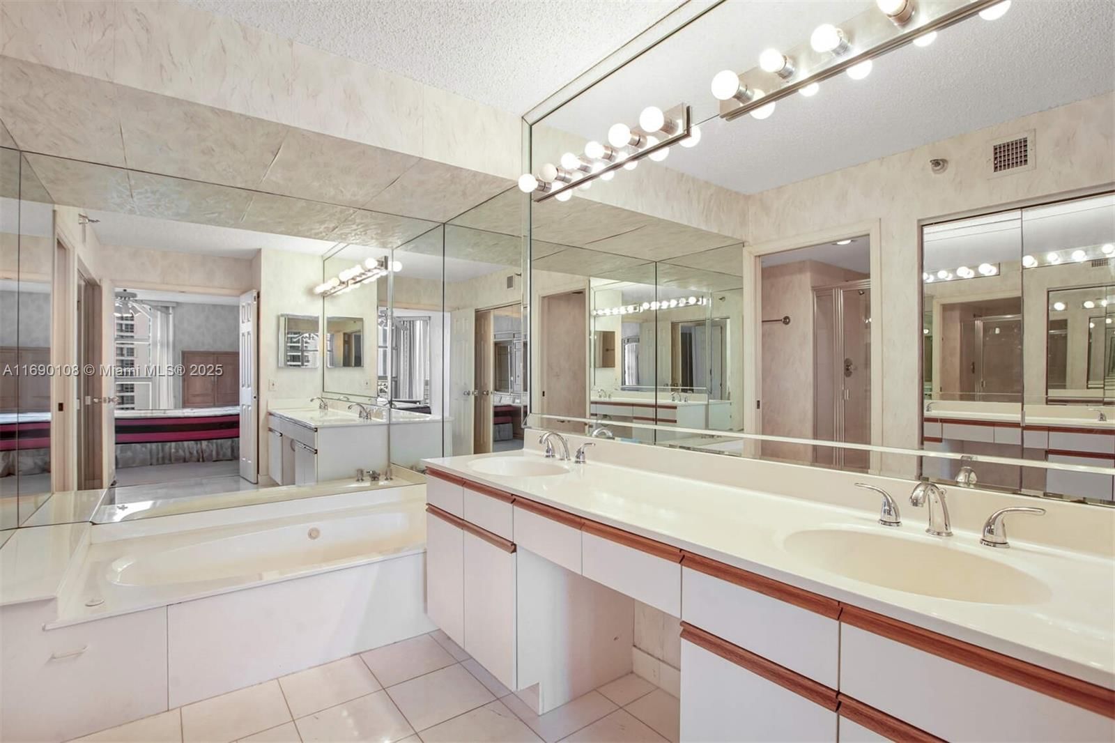 Real estate property located at 3530 Mystic Pointe Dr #914, Miami-dade, Mystic Pointe Tower 500 C, Aventura, FL