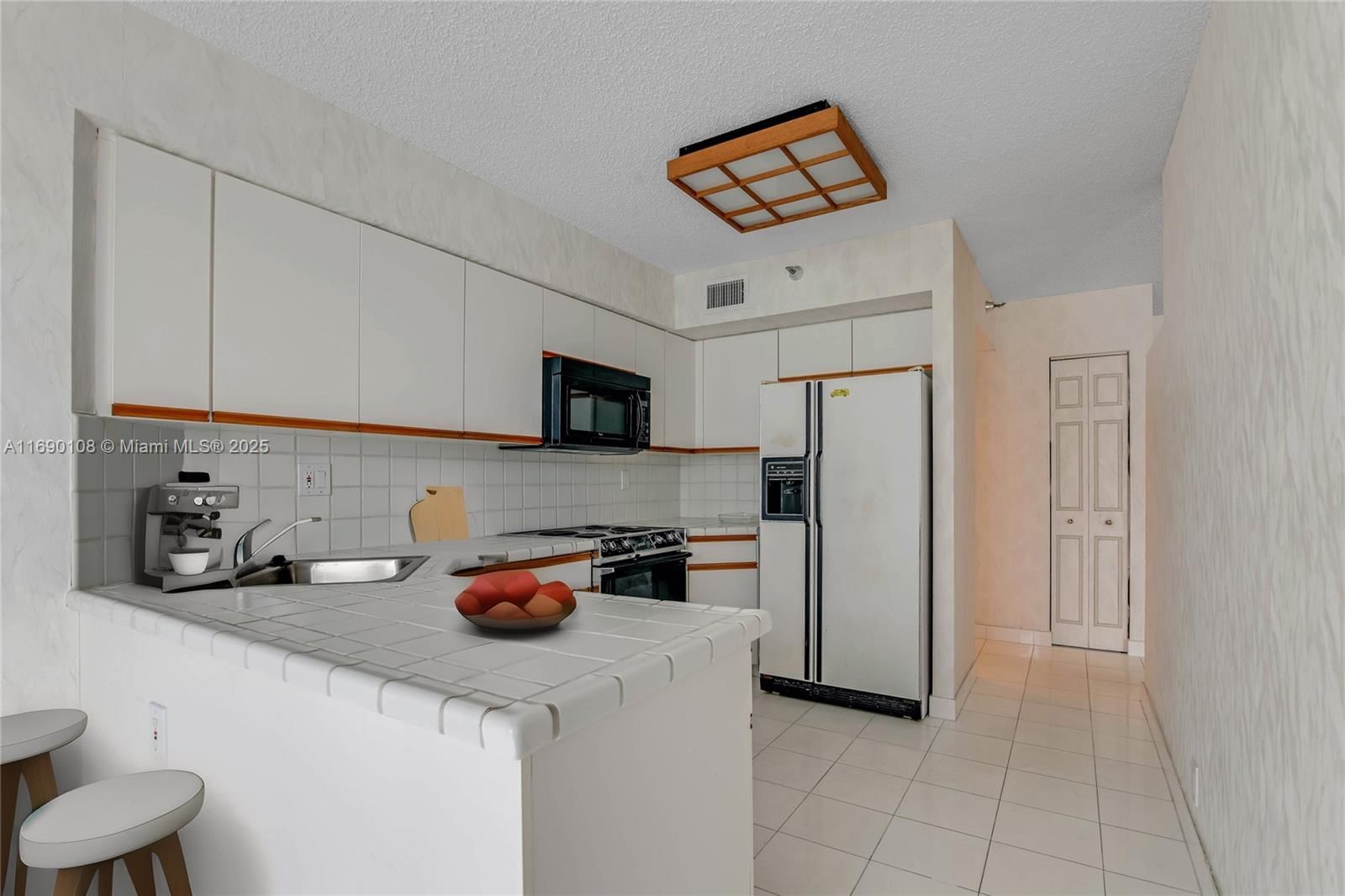 Real estate property located at 3530 Mystic Pointe Dr #914, Miami-dade, Mystic Pointe Tower 500 C, Aventura, FL