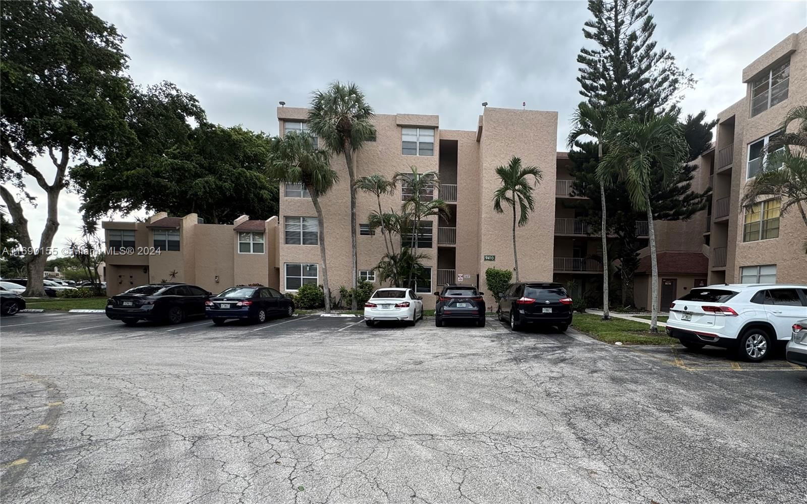 Real estate property located at 9410 Live Oak Pl #306, Broward, LIVE OAK 2 OF PINE RIDGE, Davie, FL