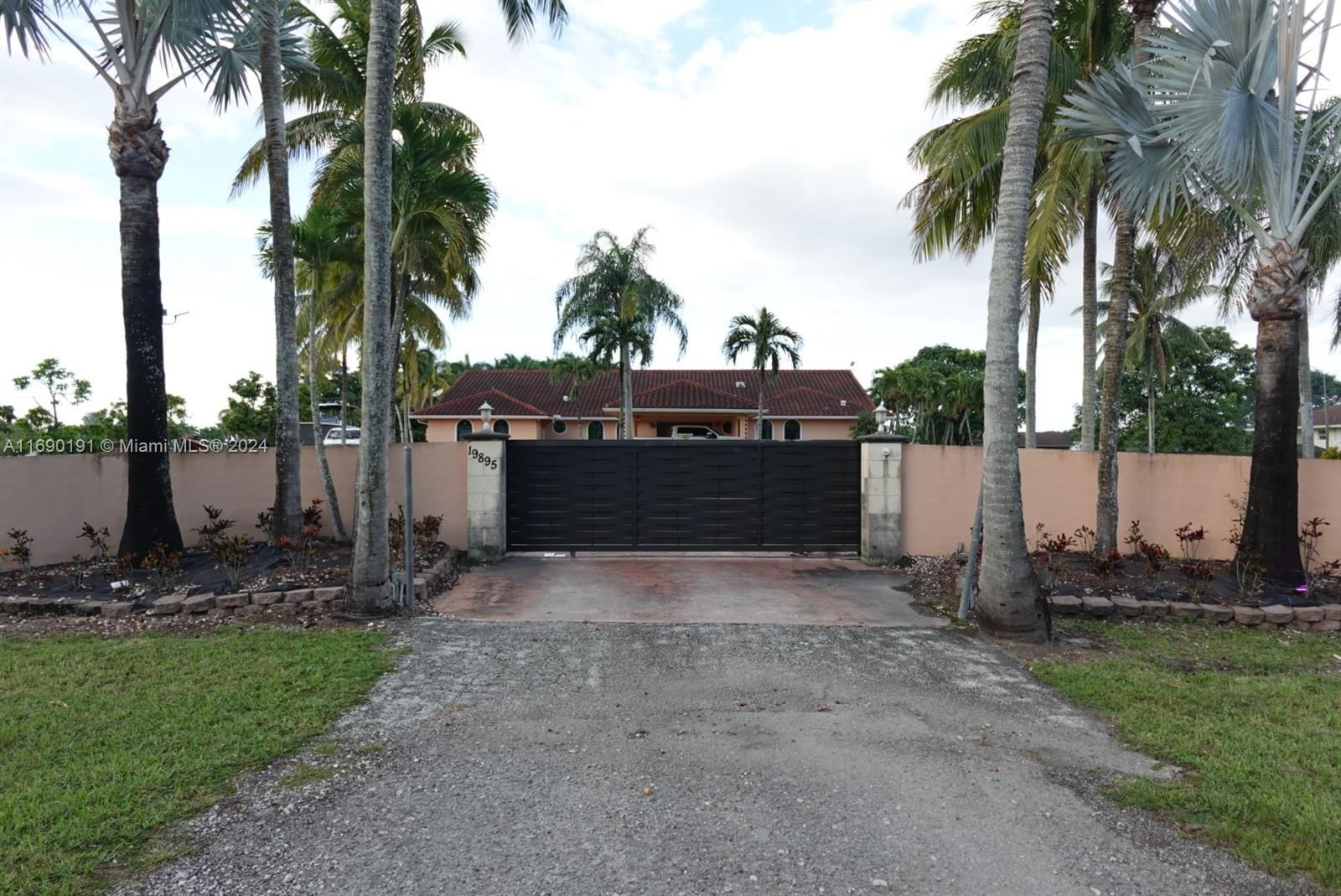 Real estate property located at , Miami-Dade, Redlands, Miami, FL