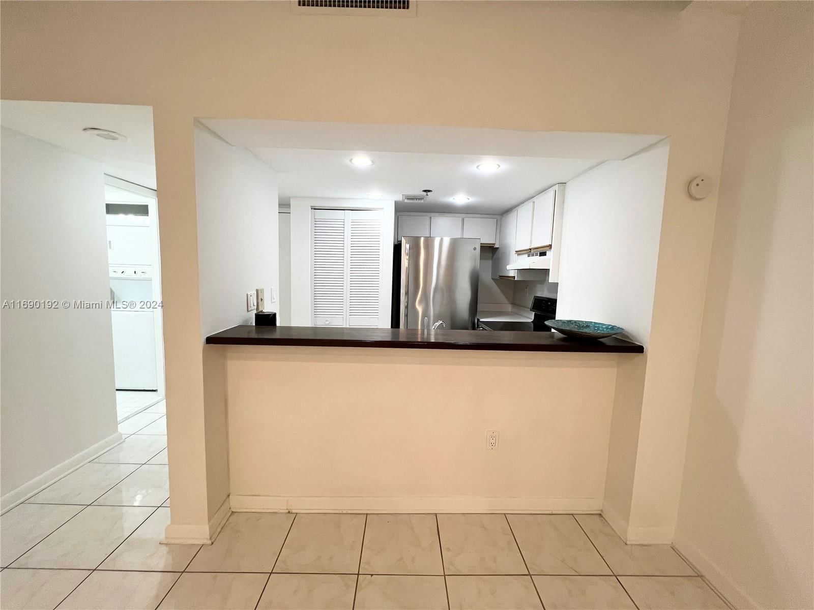 Real estate property located at 540 Brickell Key Dr #214, Miami-Dade, Brickell Key II Condominiu, Miami, FL