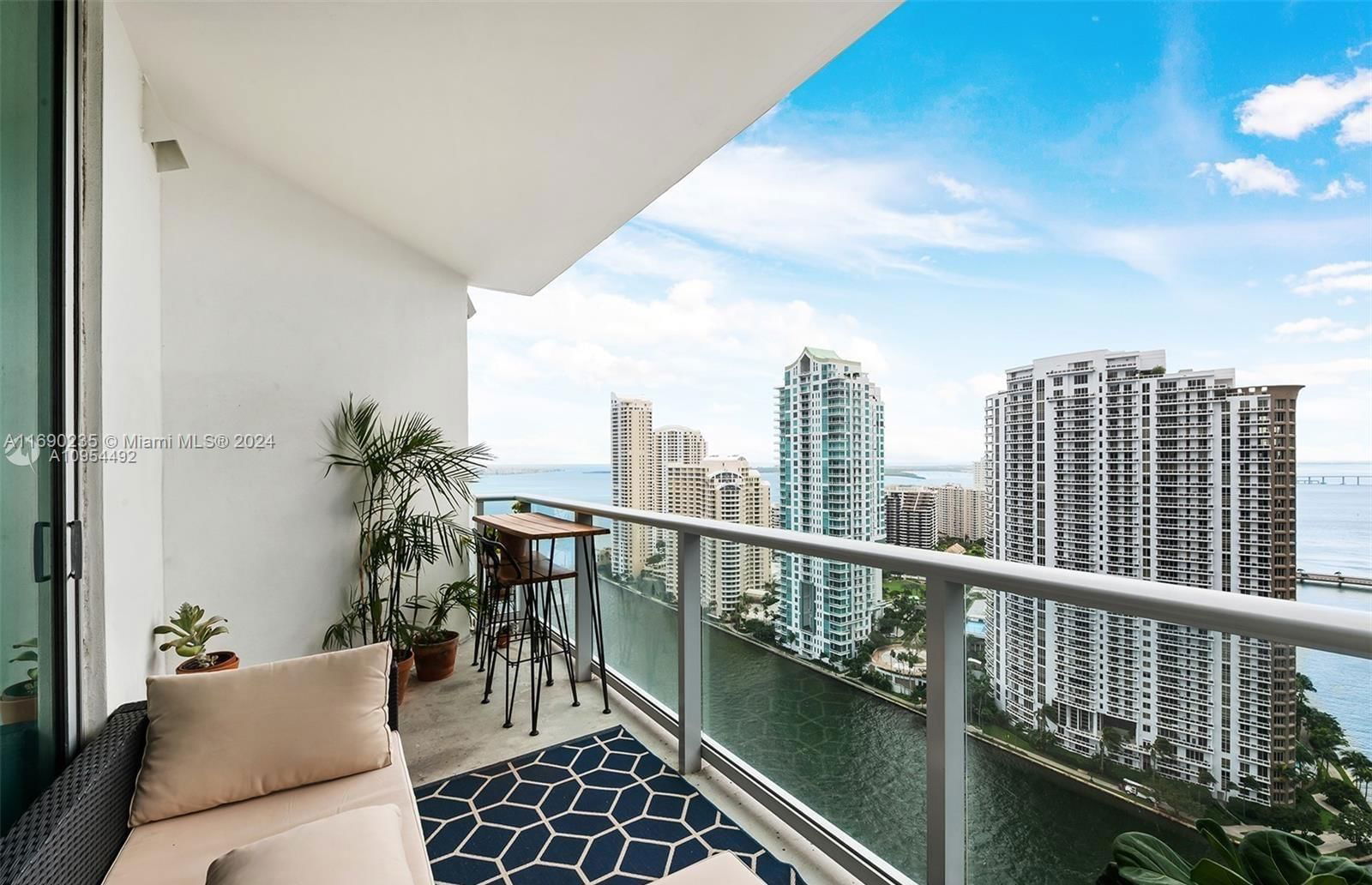 Real estate property located at 300 Biscayne blvd T-2806, Miami-Dade, MET 1 CONDO, Miami, FL