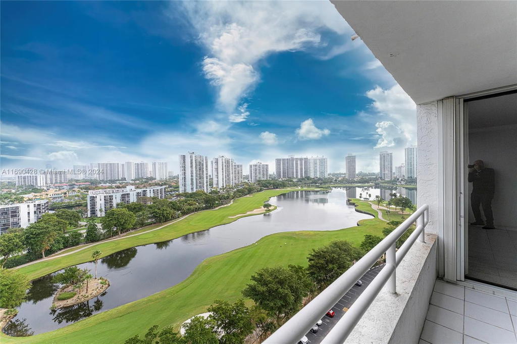 Real estate property located at 20225 34th Ct #1711, Miami-dade, Delvista Towers Condo, Aventura, FL