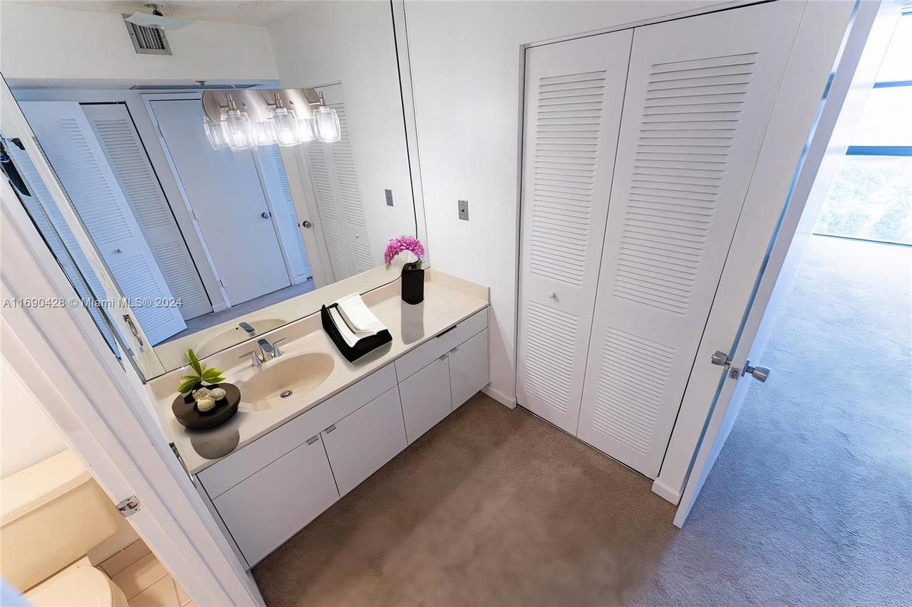 Real estate property located at 20225 34th Ct #1711, Miami-dade, Delvista Towers Condo, Aventura, FL