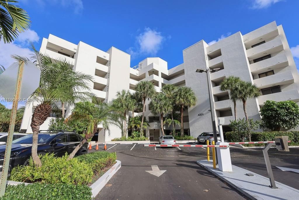 Real estate property located at 4201 Ocean Dr #304, Broward, NORTH BEACH CONDO, Hollywood, FL