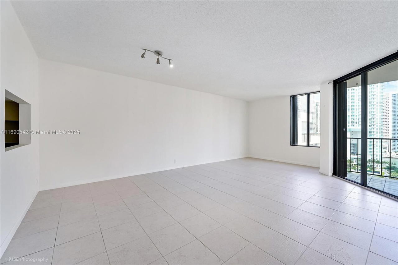Real estate property located at 520 Brickell Key Dr A1812, Miami-dade, Brickell Key One Condo, Miami, FL