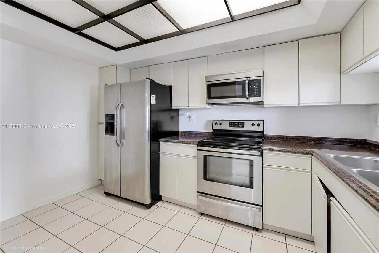 Real estate property located at 520 Brickell Key Dr A1812, Miami-dade, Brickell Key One Condo, Miami, FL