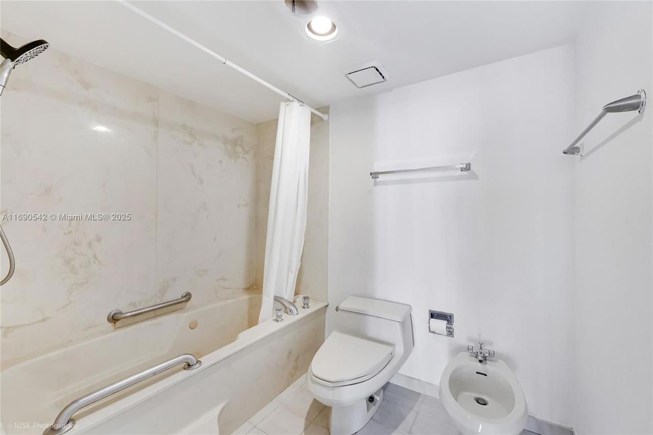 Real estate property located at 520 Brickell Key Dr A1812, Miami-dade, Brickell Key One Condo, Miami, FL