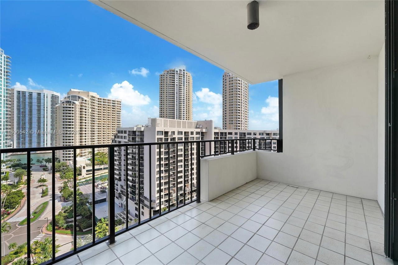 Real estate property located at 520 Brickell Key Dr A1812, Miami-dade, Brickell Key One Condo, Miami, FL