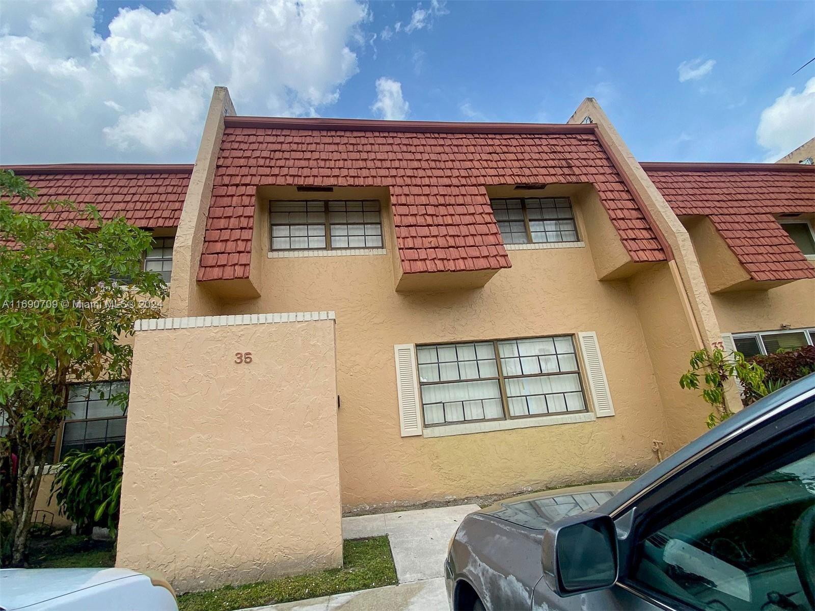 Real estate property located at 35 Pleasant Hill Ln #35, Broward, SHAKER VILLAGE PHASE 1, Tamarac, FL