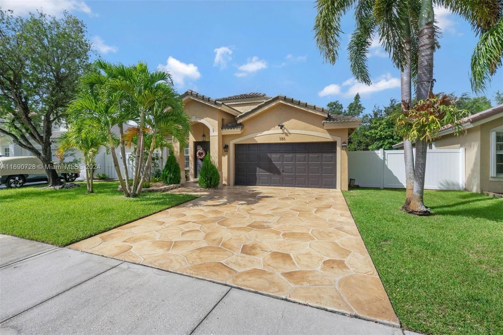 Real estate property located at 386 206th Ave, Broward, CRYSTAL POINTE, Pembroke Pines, FL