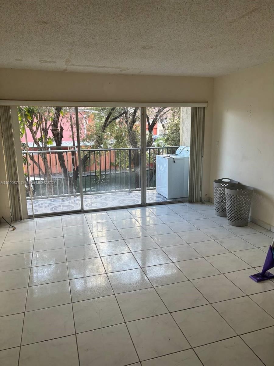 Real estate property located at 245 109th Ave #211, Miami-Dade, LAGUNA CLUB WEST CONDO BL, Miami, FL