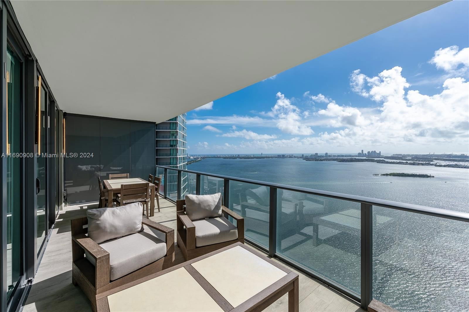 Real estate property located at 650 32nd St #4304, Miami-Dade, PARAISO BAY CONDO, Miami, FL