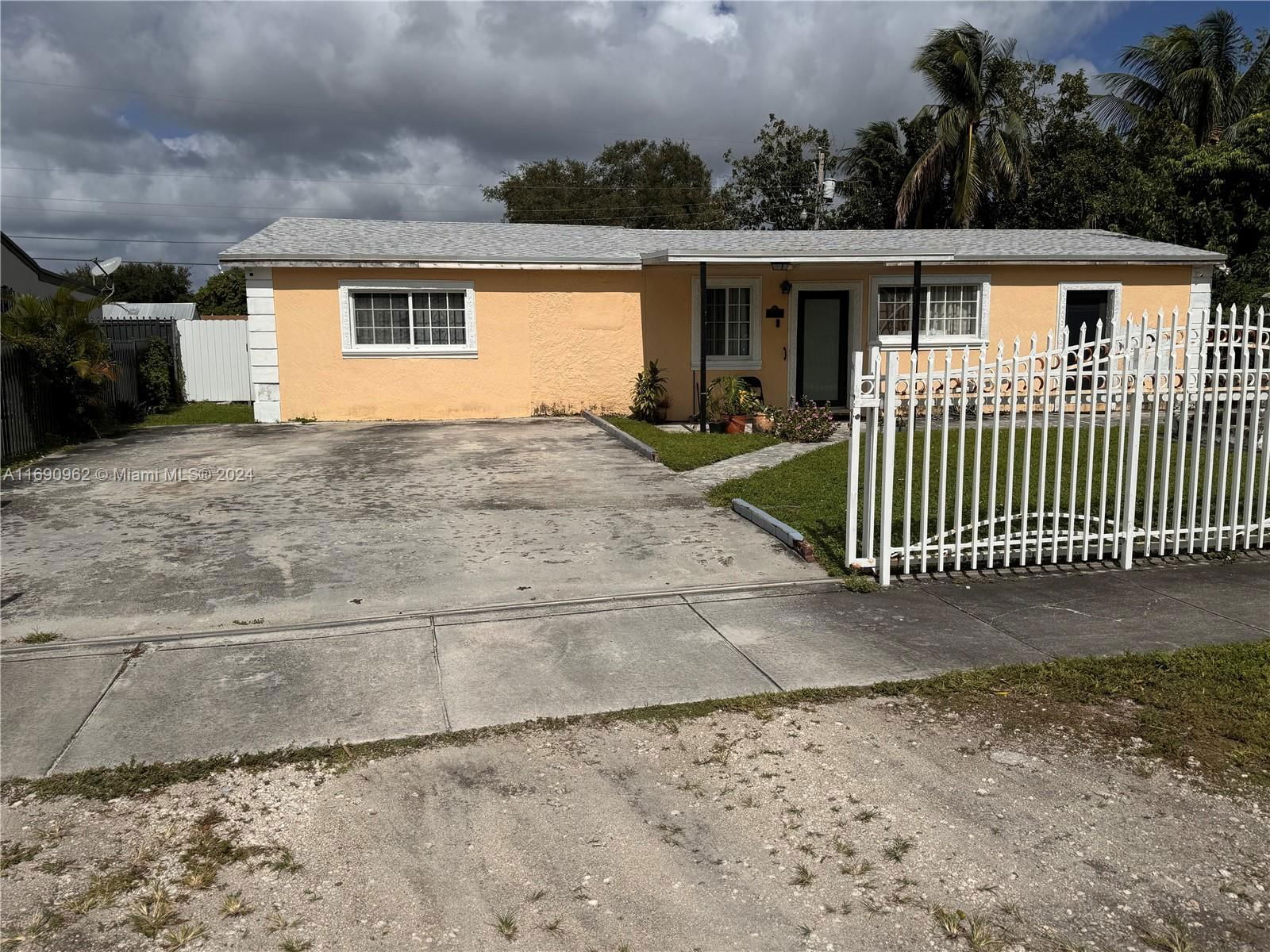 Real estate property located at 3031 161st St, Miami-Dade, PINE TREE PARK 1ST ADDN, Miami Gardens, FL