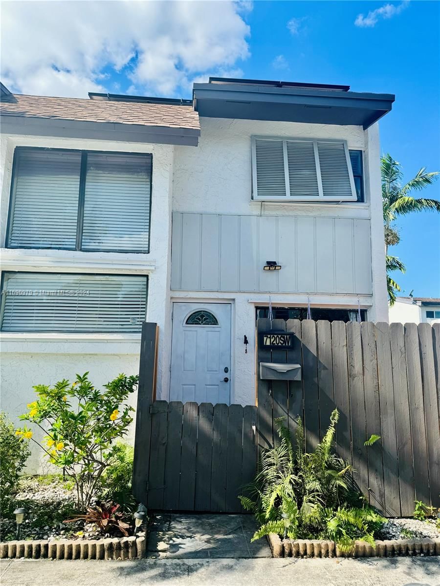 Real estate property located at 7120 110th Ave #83716, Miami-Dade, SNAPPER CREEK TOWNHOUSE S, Miami, FL