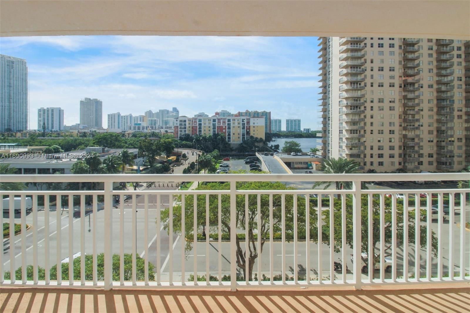 Real estate property located at 251 174th St #516, Miami-Dade, WINSTON TOWERS 200, Sunny Isles Beach, FL