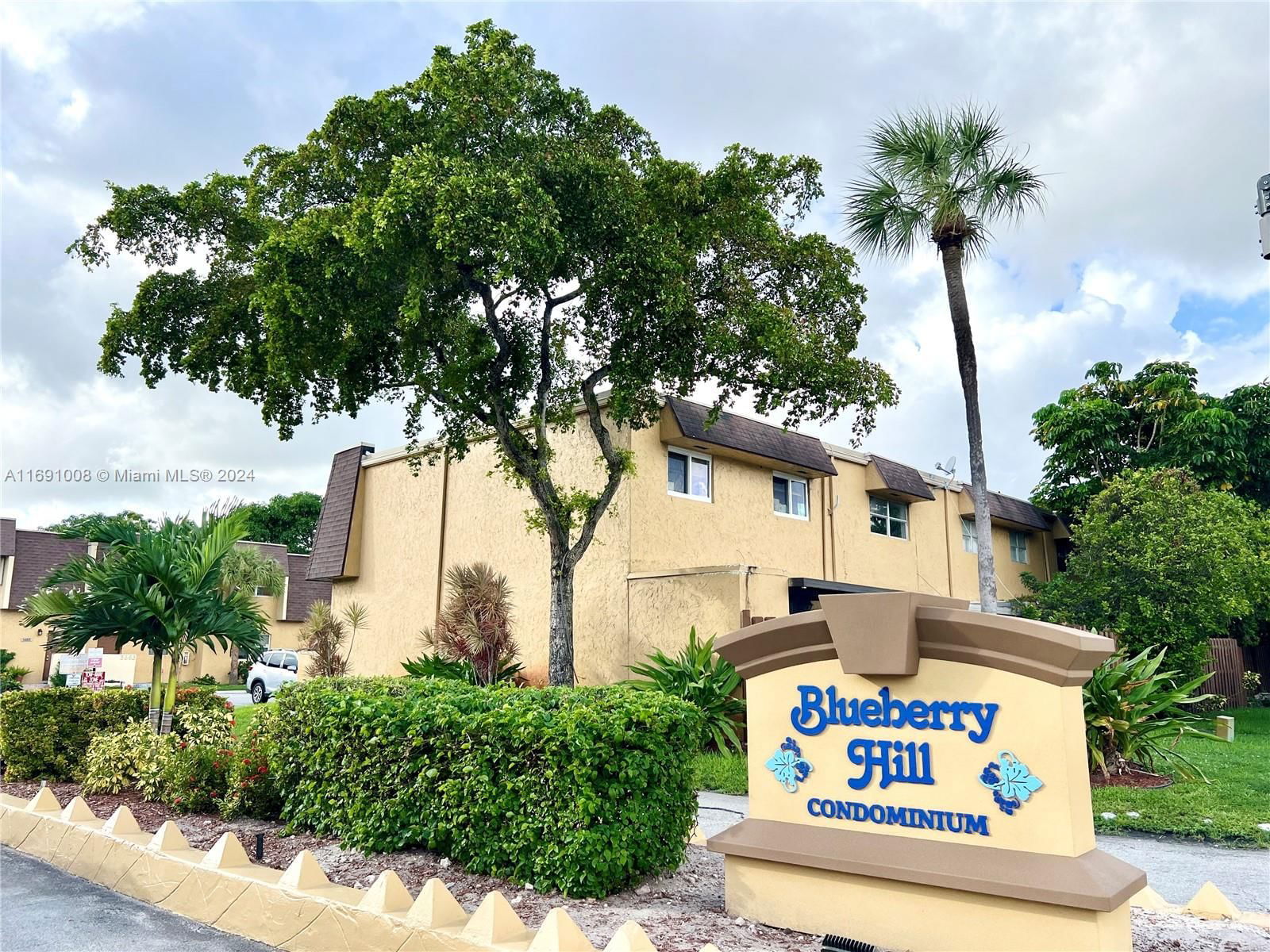 Real estate property located at 5603 Blueberry Ct #156, Broward, BLUEBERRY HILL IV CONDO, Lauderhill, FL