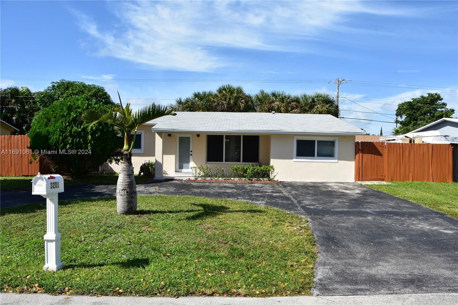 Real estate property located at 3201 9th Ter, Broward, CRESTHAVEN NO 11, Pompano Beach, FL