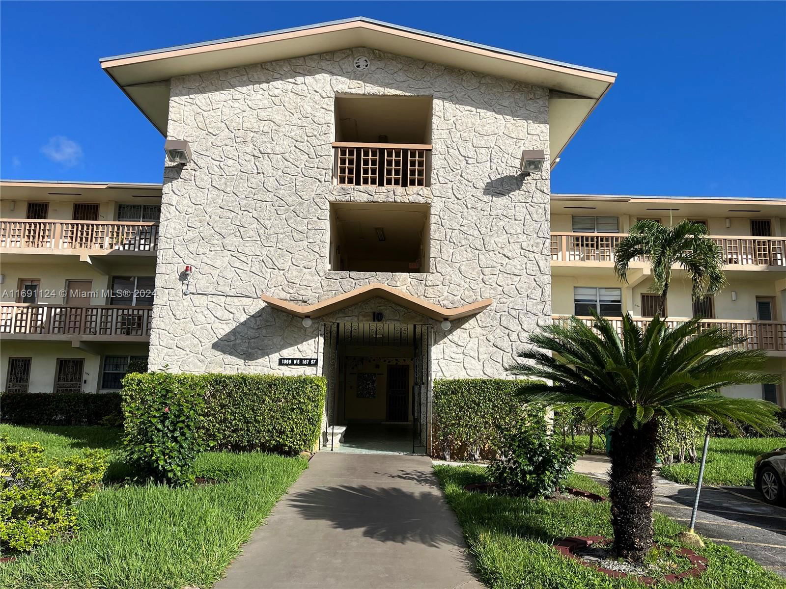 Real estate property located at 1395 167th St #315, Miami-Dade, MAR-LEN GARDENS NO 10 COR, Miami, FL