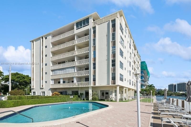 Real estate property located at 9111 Bay Harbor Dr #3E, Miami-Dade, CARAVELLE, Bay Harbor Islands, FL