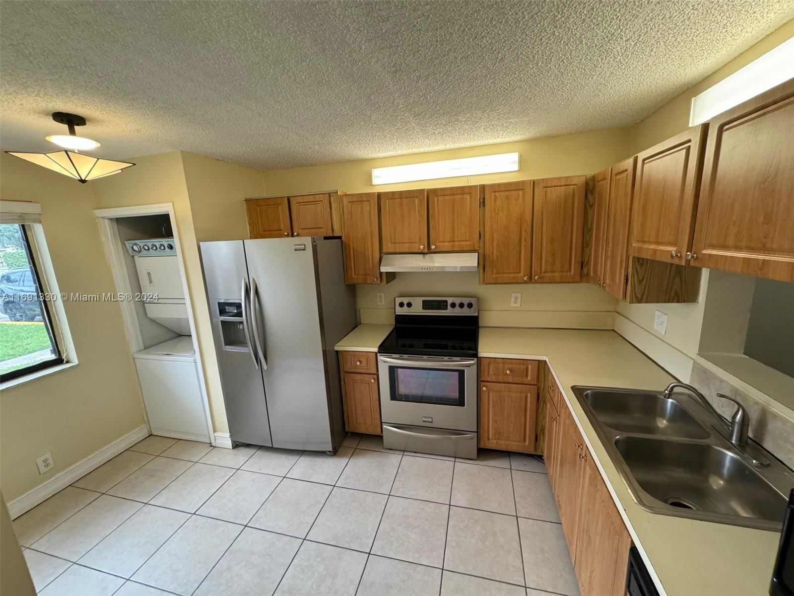 Real estate property located at 8041 Southgate Blvd H5, Broward, ROYALE GARDENS CONDO, North Lauderdale, FL