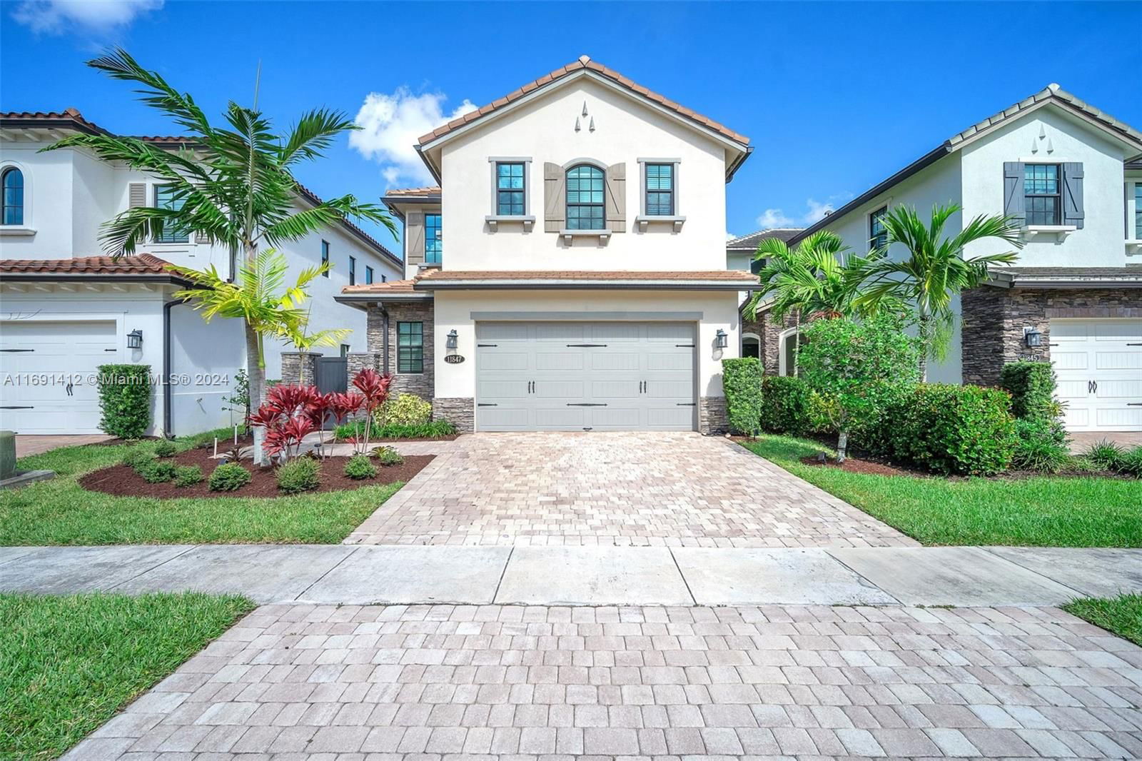 Real estate property located at 11847 13th Ct, Broward, PEMBROKE LAKES SOUTH, Pembroke Pines, FL