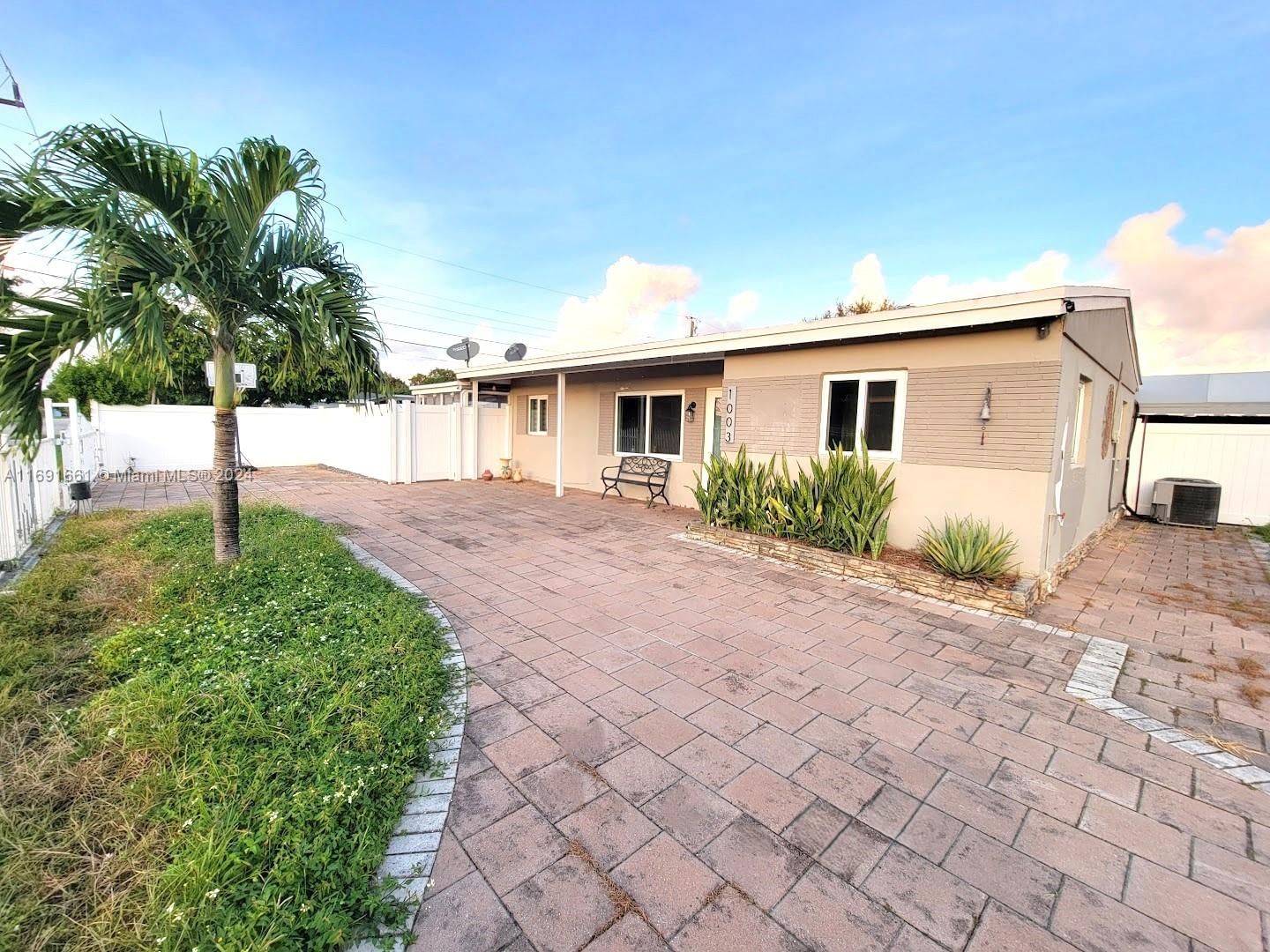 Real estate property located at 1003 63rd Ave, Broward, WEIDLINGS SUB OF, Hollywood, FL