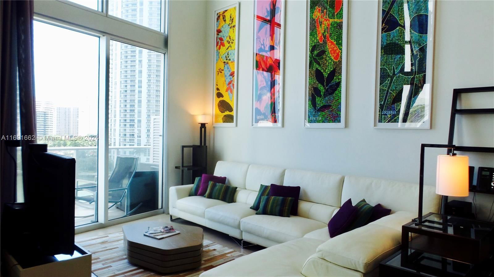 Real estate property located at 300 Biscayne Blvd Loft 818, Miami-Dade, Met 1, Miami, FL