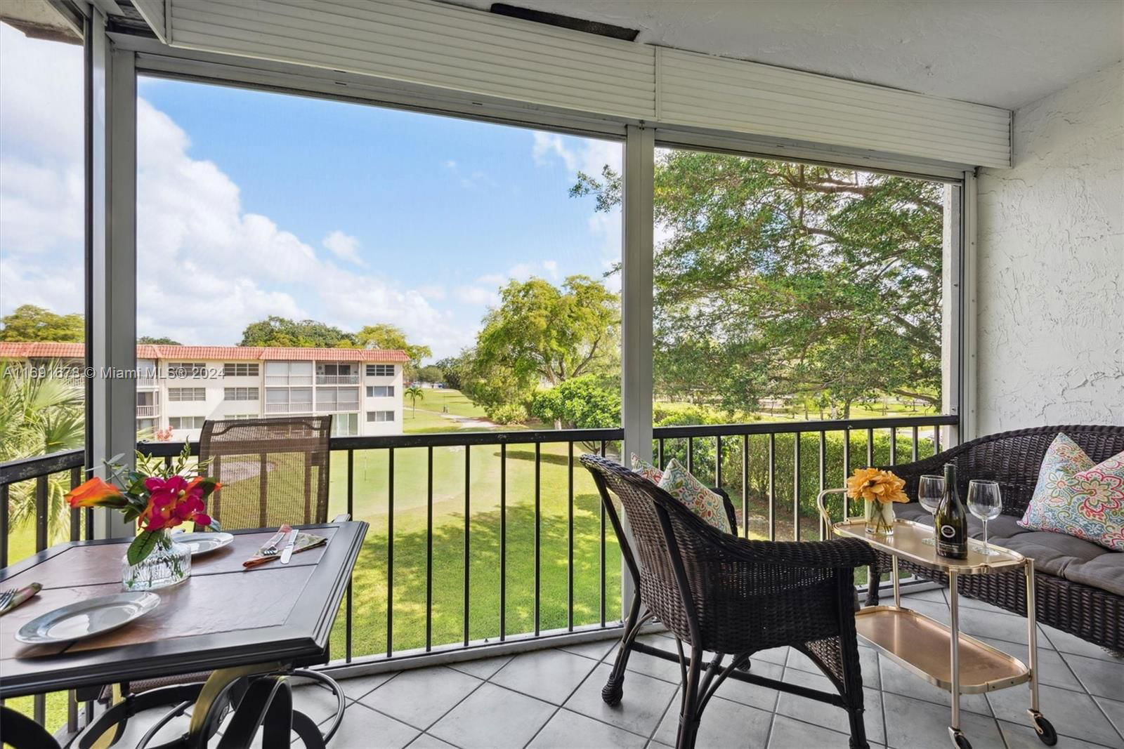 Real estate property located at 830 Hollybrook Dr #302, Broward, HOLLYBROOK GOLF AND, Pembroke Pines, FL