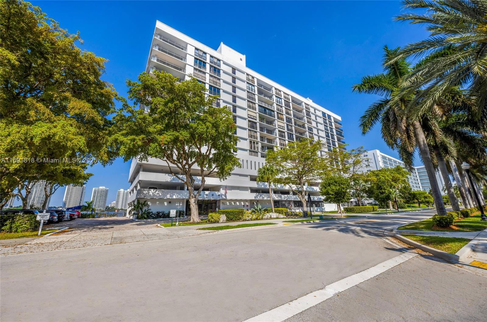 Real estate property located at 17720 Bay Rd #901, Miami-Dade, BAY COUNTRY CLUB CONDO, Sunny Isles Beach, FL