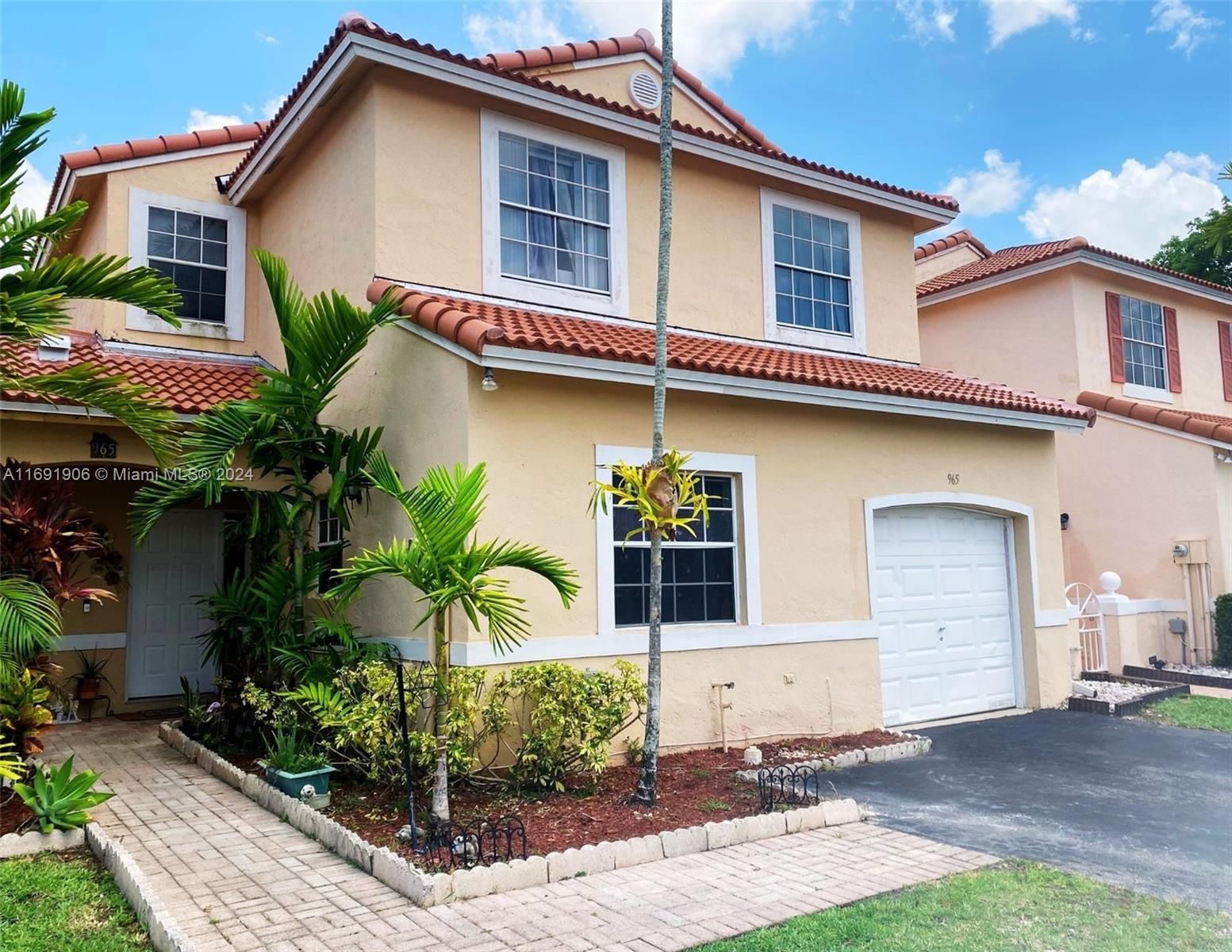 Real estate property located at 965 180th Ter, Broward, SILVER LAKES PHASE II REP, Pembroke Pines, FL