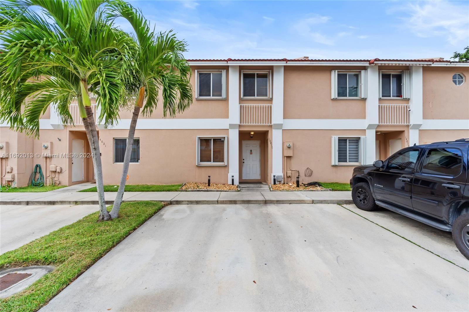 Real estate property located at 14017 179th St #14017, Miami-Dade, WEITZER SERENA LAKES TOWN, Miami, FL