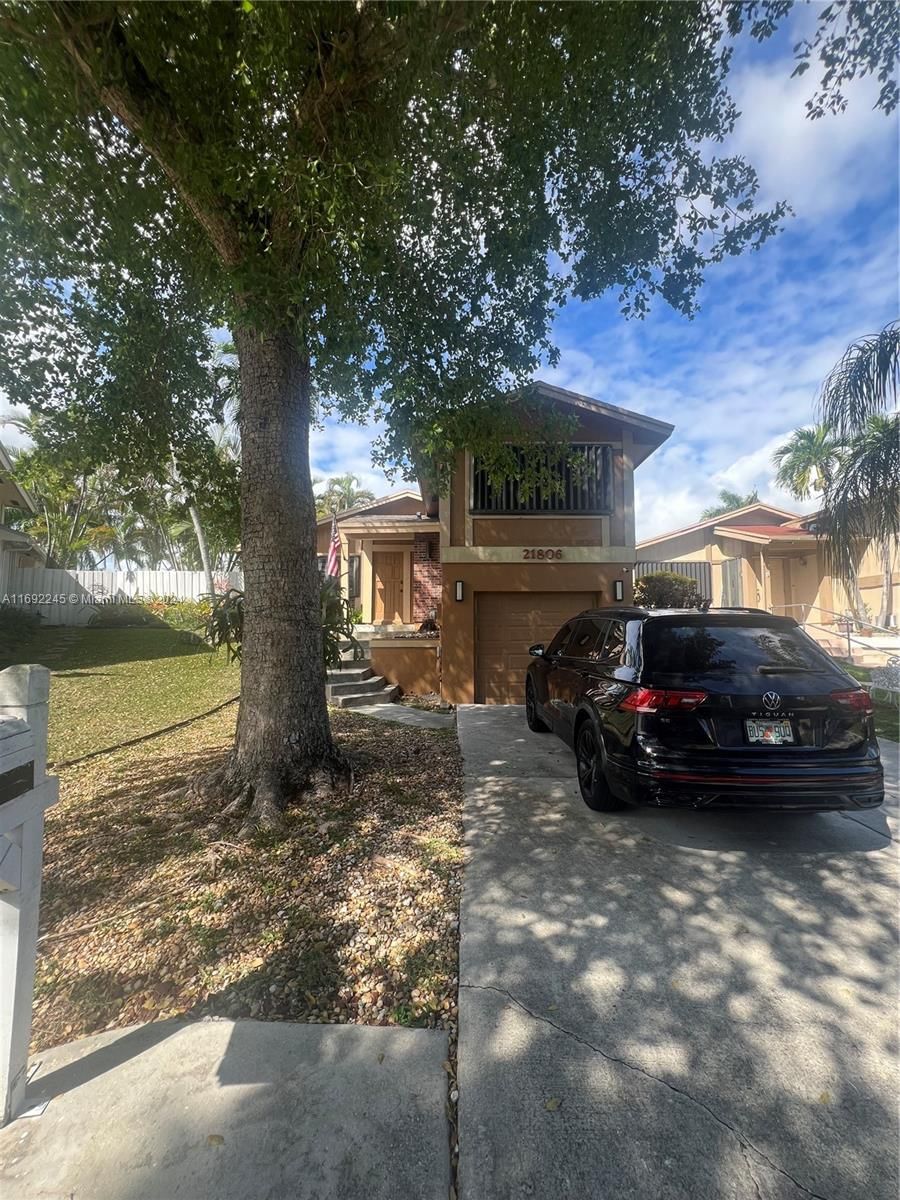 Real estate property located at 21806 98th Pl, Miami-Dade, LAKES BY THE BAY SEC 1, Cutler Bay, FL