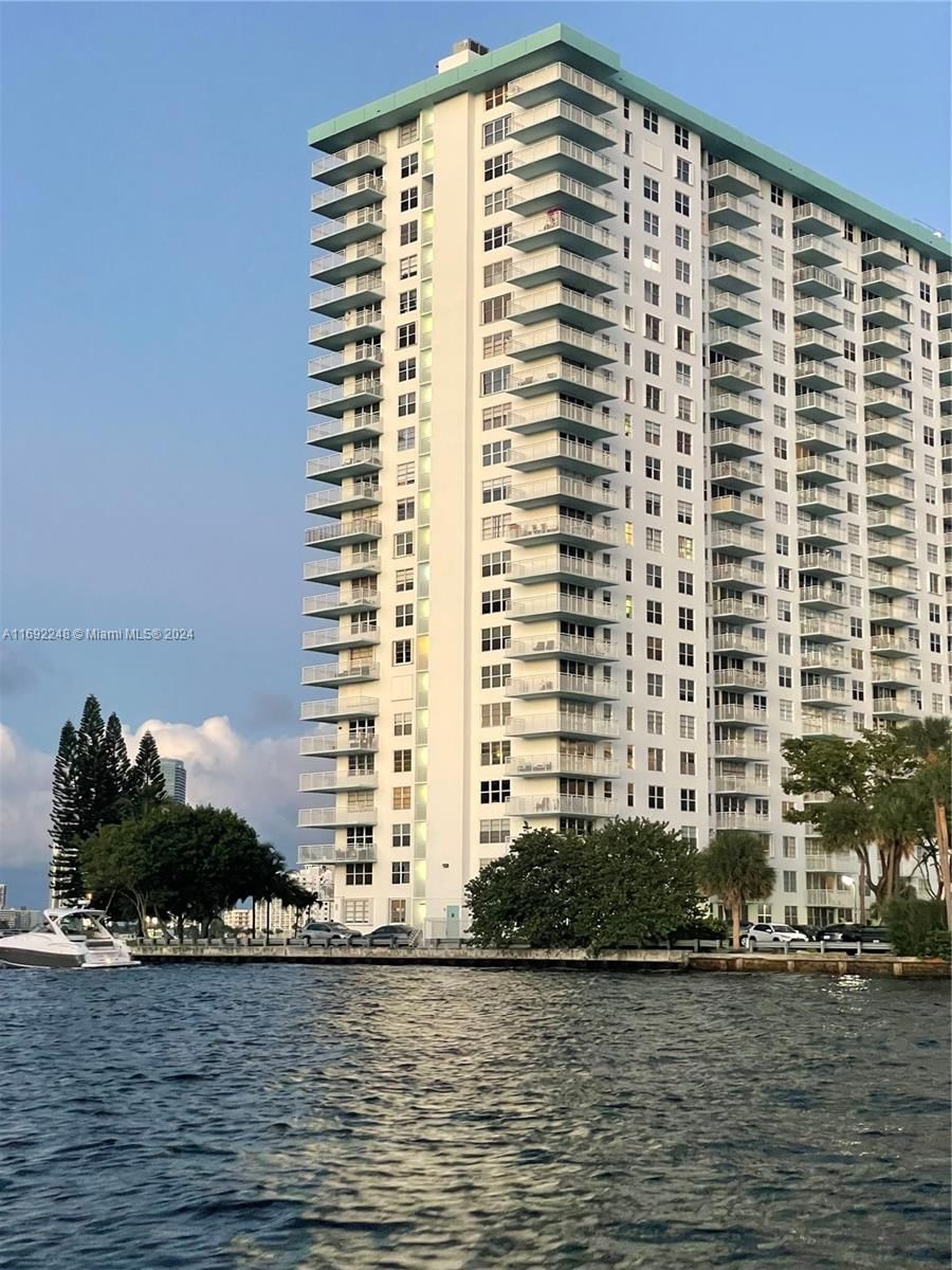 Real estate property located at 301 174th St #2407, Miami-Dade, WINSTON TOWERS 500 CONDO, Sunny Isles Beach, FL