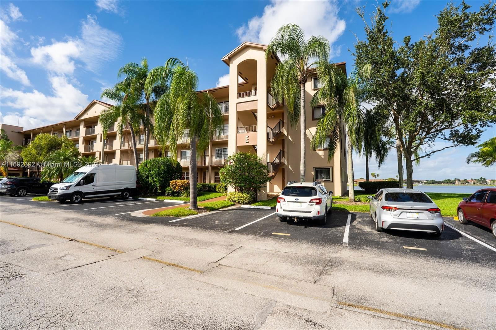 Real estate property located at 13355 16th Ct #114E, Broward, IVANHOE EAST, Pembroke Pines, FL