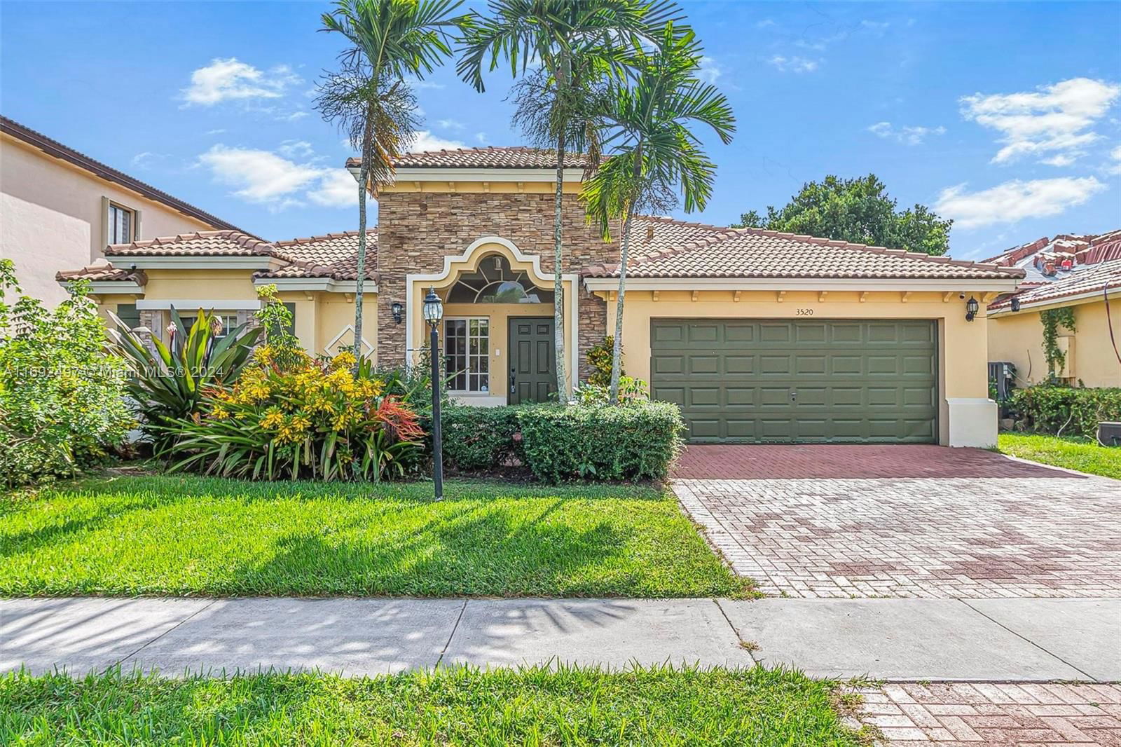 Real estate property located at 3520 11th Dr, Miami-Dade, ESTATES AT MENDICINO, Homestead, FL