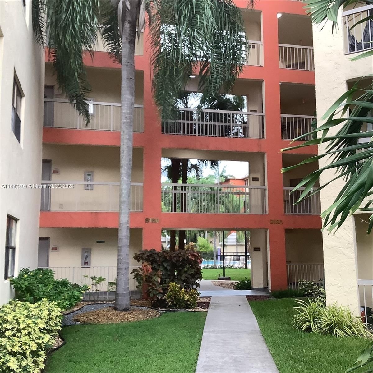 Real estate property located at 8160 Geneva Ct #304, Miami-Dade, LAS VISTAS AT DORAL CONDO, Doral, FL