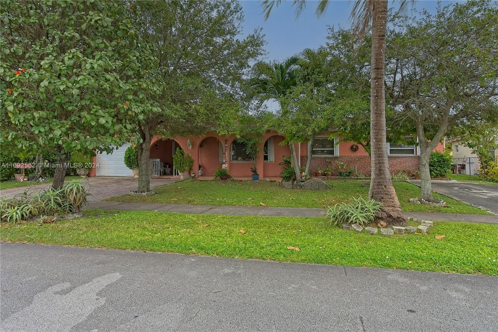 Real estate property located at 12283 32 Te, Miami-Dade, VILLAGE GREEN, Miami, FL