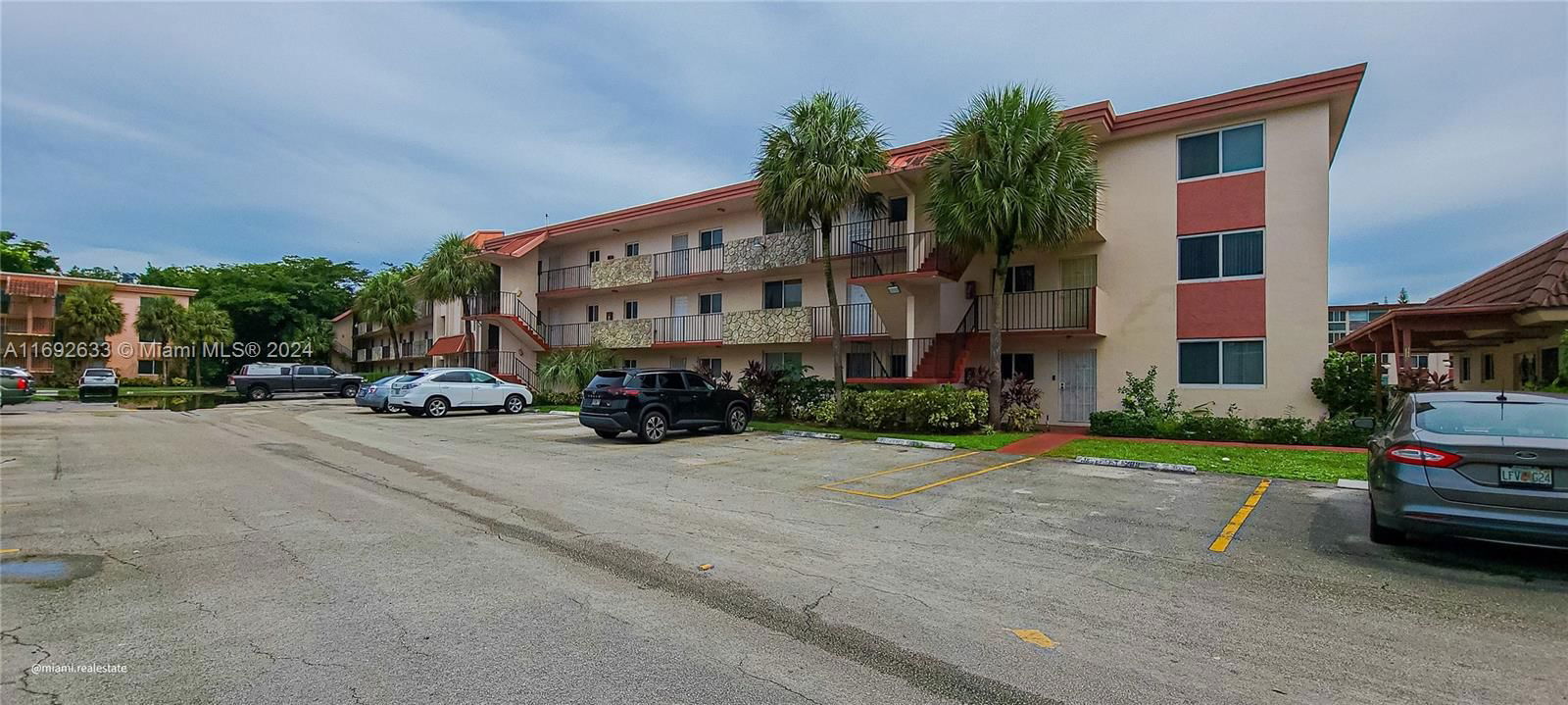 Real estate property located at 1080 Del Lago Cir #201, Broward, WATER BRIDGE 3 CONDO, Sunrise, FL