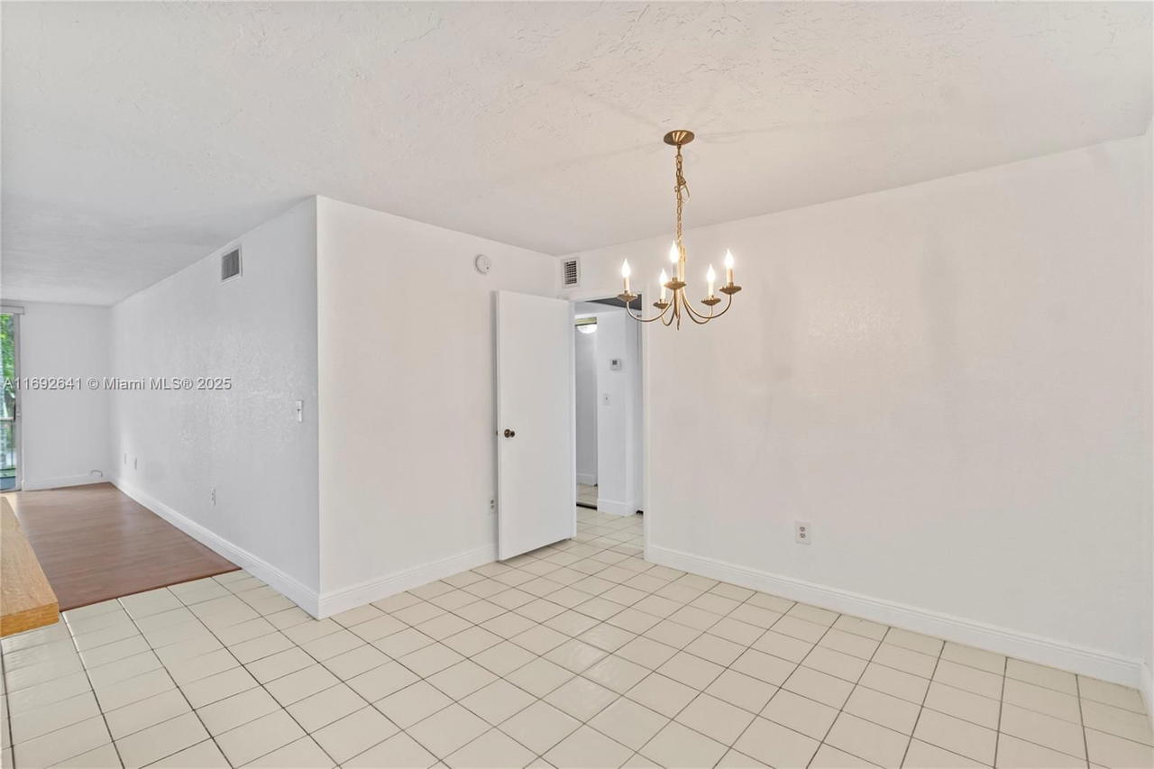 Real estate property located at 1681 70th Ave #204, Broward, Omega Condo No 1, Plantation, FL