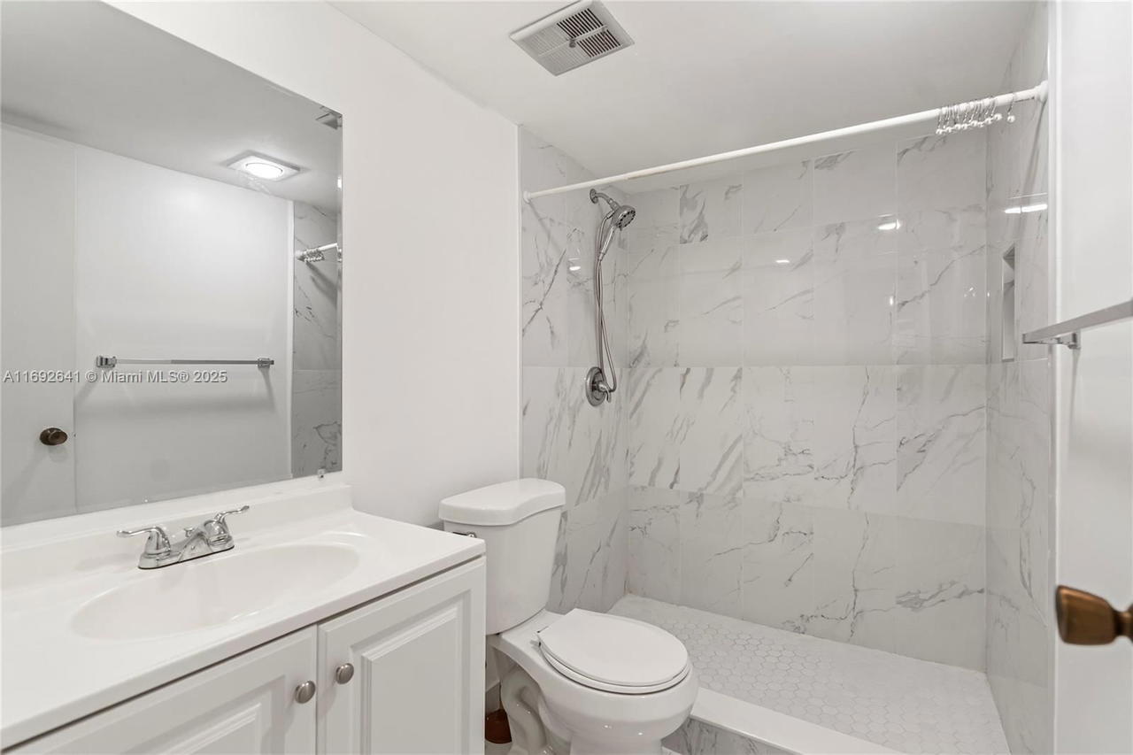 Real estate property located at 1681 70th Ave #204, Broward, Omega Condo No 1, Plantation, FL